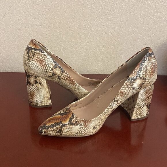 CHARLES BY CHARLES DAVID Beige Python Embossed Vasto Flare Slip On Heels 8.5M - Picture 3 of 7